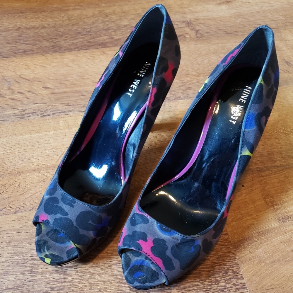 Dress shoes.